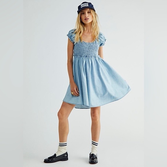 Free People Dresses & Skirts - Free People Light Blue Smocked Puff Sleeve Mini Dress
